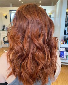 Reverse Balayage Redhead, Dark Natural Ginger Hair, Hair Dye For Latinas, Copper Hair With Light Roots, Red Highlights In Auburn Hair, Dusty Copper Hair, Level 6 Copper Hair, Brunette To Ginger, Blonde To Auburn Before And After