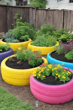 tires turned into raised garden beds Diy Plant Decor Outdoor, Rubber Tire Planters, Tire Planters Garden, Tire Vegetable Garden Planters, Small Garden Set Up, Repurpose Tires Garden, Tire Raised Garden Bed, Garden Tire Ideas, Diy Fence Garden