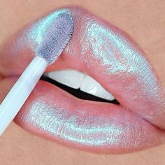 Lips Ideas, Trucco Glam, Make Up Diy, Holographic Lips, Holographic Makeup, Maquillage On Fleek, Lip Art Makeup, Metallic Lips, Lips Shades