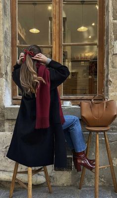 French Outfits, Skandinavian Fashion, Red Scarf, Paris Outfits, Looks Street Style, Winter Trends