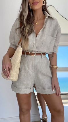 2018 Style, Business Professional Outfits, Fest Outfits, Beige Outfit, Italy Outfits, Future Style, 2024 Style, Corporate Outfits, Shirt And Shorts