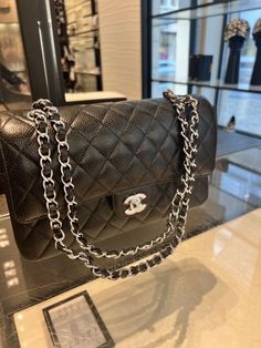 Lux Lifestyle, Chanel Girl, Designer Essentials, Luxury Purses, Girly Accessories