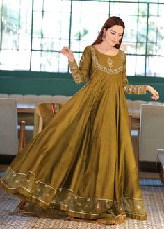 Function Dresses, Long Frock Designs, Pakistani Fancy Dresses, Long Frocks, Beautiful Dress Designs, Designer Dresses Casual, Stylish Party Dresses