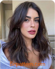 Cute hairstyles for women 2024 Medium Length Brown Hair, Brunette Hair Cuts, Medium Length Haircut, Midlength Haircuts, Haircuts Straight Hair, Mid Length Hair