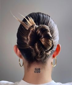 bun hairstyle, celebrity hairstyle, celebrity hairstylist, hair trends 2023, sleek style, sleek hairstyle, sleek bun, updo, formal updo, summer hairstyles, party hairstyles, long hairstyle, medium hairstyle, brown hair Sleek Bun Updo, Updo Summer Hairstyles, Spikey Bun, Hairstyle Brown Hair, Hairstyle Sleek, Updo Formal, Sleek Hairstyle, Hairstyles Party, Formal Updo