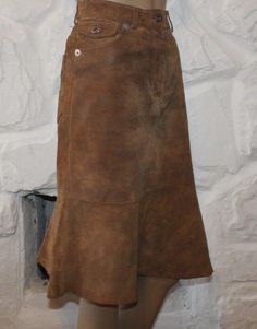 "Vintage Brown Suede YOORS Zip Flippy Knee Length High Waist     Size - UK 12 EU 40   Please check measurements     LYING FLAT ON THE FLOOR:   SKIRTS LENGTH - 24.5'' OR (62.2 CM )  WAIST - 14.5\" OR ( 36.8 CM ) ACROSS THE BACK   HIPS - 18.5\" OR ( 47 CM )   The Skirt is used but in good condition,   please see all pic.  ############### *Please note that most of my items are vintage and has therefore been previously used unless stated otherwise. Vintage items will have some degree of wear, bobbli Suede Knee Length Skirt, Brown Leather Skirt, Suede Pencil Skirt, Boho Vest, Black Patch, High Waist Skirt, Suede Skirt, Mens Black Leather, Knee Length Skirt