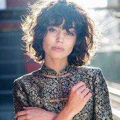 I tagli capelli 2019 ci sorprendono nell'autunno inverno con tendenze alla moda che privilegiano linee alla pari, volume e un certo ritorno alla naturalezza... Haircut Curly, Curly Bob Hairstyles, Dirty Dancing, Trending Hairstyles, Haircuts With Bangs, Medium Hair Cuts