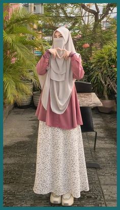 Outfit Hijab Ideas, Outfit Ideas Muslim, Outfit Ngampus, Ootd Hijab Casual, Desi Fashion Casual, Overall Jumpsuit, Cardigan Crop, Ootd Hijab