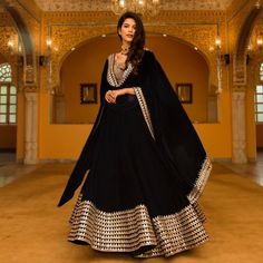 डिजाइनर कपड़े, Black Lehenga, Bollywood Lehenga, Indian Woman, Party Wear Lehenga