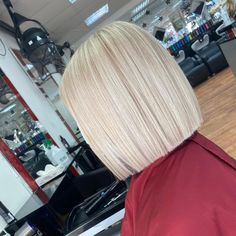 Hair Stayl, Summer Blonde Hair, Grey Highlights, Blonde Bob Hairstyles, Chin Length Hair, Hair Streaks, Blonde Hair Inspiration, Blonde Bobs, Hair Dye Colors