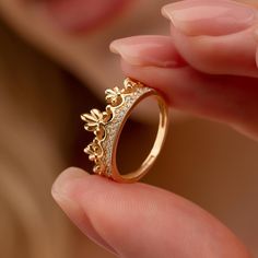 Gold Flower Crown, Princess Tiara Ring, Princess Crown Ring, Queen Crowns, Matching Necklaces For Couples, Crown Ring Princess, Ring Crown, Apple Watch Bands Women, Queen Rings