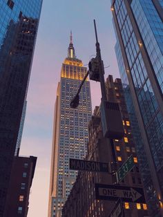 the empire building is lit up at night