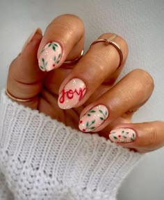 22 Christmas Nails Designs Ideas to Glitter and Glow for the Holidays Christmas Lights On Nails, Minimalist Christmas Nails, Gift Nails, 3d Aesthetic, Donut Nails, Festive Nail Designs, 2023 Nail, Minimalist Nail, Unghie Nail Art