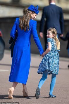 Royal Women, Fashion Family, The Royal Family, Family Fashion, Royal Jewelry, Royal Fashion, Royal Family, Women Fashion, Womens Hairstyles