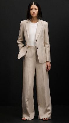 Our lightweight Jones Trouser is a quintessential piece that strikes a flawless balance between form and function. Made of breezy Italian linen, this pant features two back pockets in addition to a hidden credit card pocket in the front. Pair with a camisole, cardigan, and sandals for a classic outfit that will take you from season to season. Linen Suit Outfits For Women, Linen Indian Suits For Women, Blouse With Pocket, Classic Suit For Women, Womens Linen Clothes, Hoi An Tailor, Linen Suits Women, Theatre Outfit, Smart Casual Women