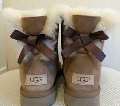 Uggs Tasman, Amsterdam Outfit, Winter Uggs, Cute Uggs, Uggs Outfits, Outfit With Uggs, Uggs With Bows, Cute Thanksgiving Outfits, Autumn School Outfit