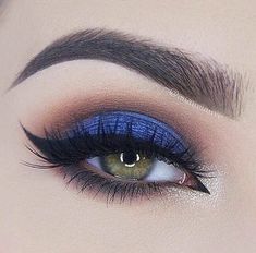 Blue Smokey Eye, Make Up Foundation, Blue Makeup Looks, Black Brows, Nails Green, Smink Inspiration, Look Rock, Makeup Guide