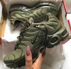 °☆° Shoes For School, Dr Shoes, Street Style Shoes, Fresh Shoes, Cute Sneakers, Nike Air Max Plus, Swag Shoes, Air Max Plus, Gym Shoes