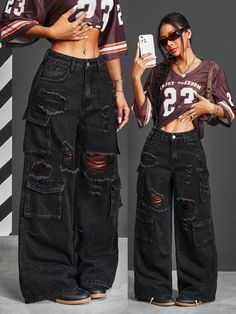 Woman Street Wear Outfits, 2000s Woman Fashion, Streetwear Fashion Women 30s, Streetwear Fashion Edgy, Baggy Jeans Outfit Ripped, Black Ripped Jeans Women, Clothes For Women Baggy, Pants With A Lot Of Pockets, Big Baggy Clothes