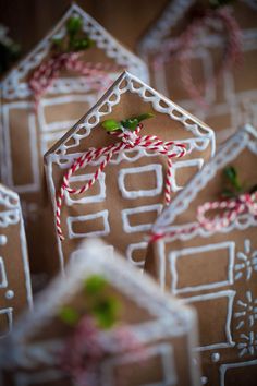 gingerbread houses are decorated with candy canes