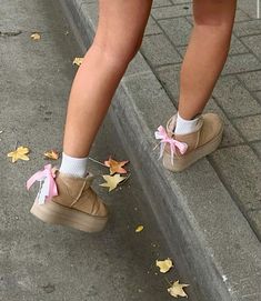 Tennis Girl, Sneaker Shop, Basket Style, Lara Jean, Mode Zara, Pink Girly Things, Shoe Inspo, Girly Shoes