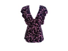 Vintage 00's blouse in a black and purple floral pattern. Empire waist with a stretchy and fitted cut.  DETAILS  Best fits : Labelled Medium  Condition : Good vintage  Material : Polyester spandex  MEASUREMENTS Taken from seam to seam while the garment is lying flat. Double the armpit, waist, and hips Length from top 25" Underarm to underarm 17-20"  Waist 14-18" Floral Grunge, Y2k Top, Vintage Material, Blouse Vintage, Purple Black, Purple Floral, Boho Hippie, Empire Waist, Cap Sleeve