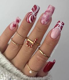 Fancy Christmas Nail Designs, Christmas Nails Unique, Nails Christmas Candy Cane, Fancy Christmas Nails, Christmas Nails Candy Cane, Christmas Candy Nails, Christmas Nails 2022, Blue Christmas Nails, Candy Nails