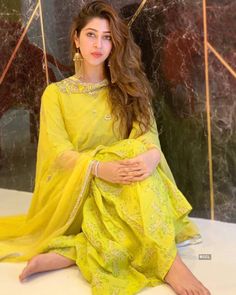 Suit Poses, Hina Altaf, Desi Attire, Sonarika Bhadoria, Colour Fashion, Sitting Pose, Anupama Parameswaran, Indian Photoshoot, Punjabi Suit