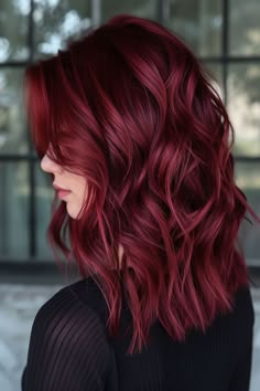 Bob Black Women, Fluffy Bob, Red Hair Looks, Winter Hair Colors, Bob Black, Wine Red Hair, Red Hair Inspo, Wine Hair, Hair Color Burgundy