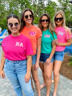 One of our favorite, fun grab 'n go tees! Everyone is loving this 'Shadow Block' Monogram Style💕🛍 Monogram Pocket Tees, United Monograms, Long Sleeve Baseball Tee, Matching Sets Outfit, Block Letters, Monogram Shirts, Comfort Colors Sweatshirt, Top Makeup Products, Fall Denim