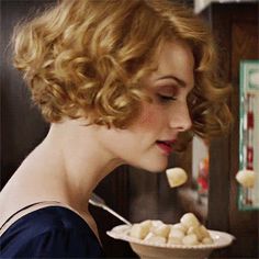 queenie goldstein | Tumblr Fantastic Beasts Queenie, Alison Sudol, Queenie Goldstein, Short Curly Hair, Dream Hair, Curly Girl, Fantastic Beasts, Hair Today, Vintage Hairstyles