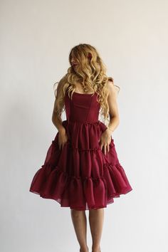 The Siena Dress in Scarlet Red Dark Romantic Dress, Dark Cherry Red Dress, Formla Dresses, Take In Dress, Warm Holiday Outfits, Sewing Dress Ideas, Flattering Dresses For Curvy Women, Fancy Formal Dresses, Fall Dress Wedding