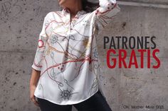 a woman is standing in front of a wall with the words patronies gratis on it