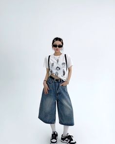 Half denim pants with a loose silhouette that looks great on the street.

The material is suitable for any season and goes well with your favorite items.

Recommended for those who like Korean street trends and Y2K coordination.
◾️Model
Height/Weight：158cm(62.2in)/40kg(88.1lb)
Fitting Size：L



Size (cm)
Length
Waist
Hip


S
70
70
102


M
71
74
106


L
72
78
110


XL
73
82
114 Casual Jeans For Fall Day Out, Trendy Everyday Cropped Jeans, Spring Streetwear Cropped Jeans With Relaxed Fit, Spring Streetwear Cropped Jeans In Relaxed Fit, Baggy Cropped Denim Jeans For Streetwear, Casual Medium Wash Wide-leg Cropped Jeans, Trendy Dark Wash Summer Pants, Casual Cropped Cotton Jeans For Fall, Spring Streetwear Cotton Flare Jeans