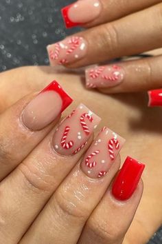 #nails #nailsofinstagram #nailsoftheday #christmasnails #christmas #festivenails #naildesign #nailinspiration #nailinspiration #xmas #xmasnails #diynails #diy Candy Cane Nails, Nagel Tips, Christmas Nails Easy, Simple Gel Nails, Short Square Acrylic Nails