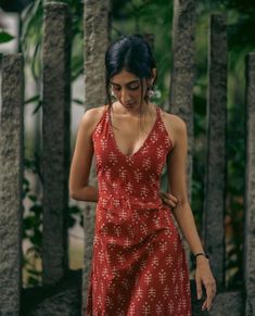 Short Dress Indian Style, Casual Indian Outfits Street Styles, V Neck Kurti, V Neck Kurti Design, Long Cami Dress, Long Kurta Designs, Short Kurti Designs, Simple Frock Design