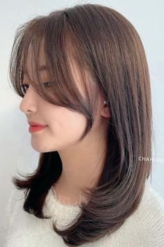 New Korean Haircut, Shoulder Length Korean Hairstyle, Korean Haircut Side Bangs, Korean Side Bangs Medium Hair, Asain Hairstyle Curtain Bangs, Short Hairstyle Side Bangs, Short Hair Styles Korea With Bangs, Side Bangstyle Hair Long Korean, Side Bangs For Straight Hair