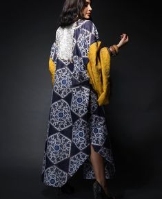 Runway Fashion Dresses, Dress Coat Outfit, Arabic Style, Modest Fashion Hijab, Rave Fashion, Fashion Drawing Dresses, Fashion Dresses Online, Abaya Designs, Muslim Fashion Outfits