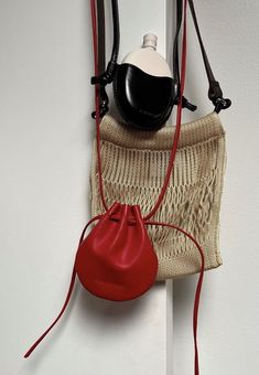 Bag Styling, 달력 디자인, Coat Fashion, Black Coat, Crochet Bag, Backpack Bags, Fashion Bags