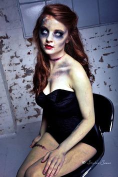 Realistic Zombie Makeup, Zombie Photography, Hallowen Schminke, Pinup Zombie, Clavicle Bone, Zombie Pinup