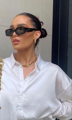 White Glasses Outfit, Rectangle Sunglasses Aesthetic, Outfits With Sunglasses, Sunglasses Aesthetic Outfit, Sunglasses Women 2023, Glasses Outfit, Sunglasses Outfit