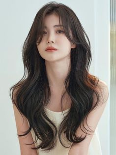 Korean perm: long loose waves with curtain bangs Korean Long Hair With Curtain Bangs, Long Hair Bangs Korean, Haircut For Long Hair Korean Style, Korean Hairstyle Long Bangs, Korean Curtain Bangs Square Face, Thick Korean Bangs, Long Asian Hair With Bangs, Airy Bangs Korean Long Hair, Korean Hairstyle Wavy Hair