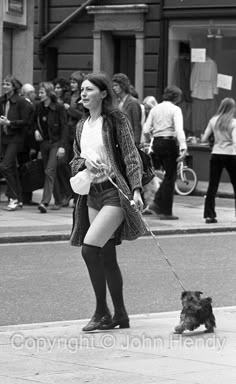 1970s Uk, London 60s, Celebrity Best Friends, Uk Street, Father Photo, 1970s Women, Groovy 70s