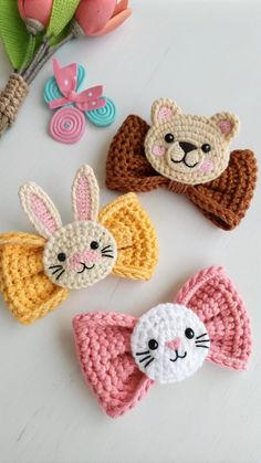 Animal Inspired Crochet Bow Crochet Bow Pattern, Crochet Hair Bows, Crochet Hairband, Hand Knitting Diy, Crochet Toys Free Patterns, Crochet Bow, Crochet Doll Tutorial, Crochet Hair Clips, Crochet Toys Free