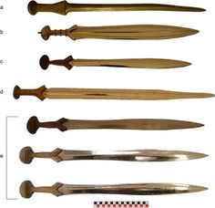 four different types of knifes are shown in this image, with the same size and shape