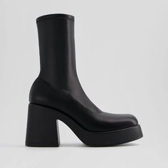 Very Cute, Never Worn Outside, Very Much Like The Klayton Steve Madden Shoes, Size Eu 35, Us 5 But Fits Like A 6 (Ordered Online, Was Too Big For Me) Very Comfy Platform And Soft Leather * * Bershka Boots, Bershka Shoes, Simple Trendy Outfits, Platform Boots, Steve Madden Shoes, Shoes Heels Boots, Shoes Women Heels, Soft Leather, Steve Madden