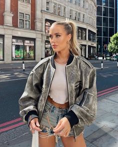 Fashionista's Biker Bomber Jacket – Thekittenpark Edgy Jacket, Streetwear Coat, Pu Leather Jacket, Estilo Chic, Vintage Leather Jacket, Look Vintage, Style Streetwear, Zipper Jacket, Loose Tops