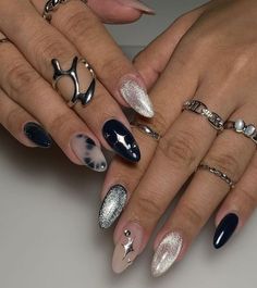 Blue Black Silver Nails, Silver Cat Eye Nails, Silver Cat Eye, Blue And Silver Nails, New Years Eve Nails, Eye Nail Art, Cat Ideas, Grunge Nails, Casual Nails