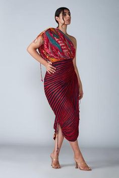 Pleated Saree, Abstract Bird, Raw Silk Lehenga, Set Saree, Sari Dress, Red Saree, Saree Dress, Indian Fashion Designers, Cotton Silk