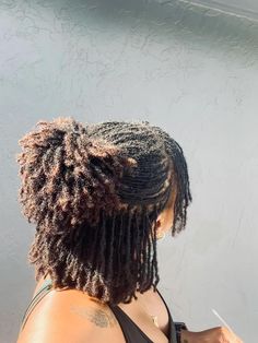 Micro locs #naturalhair #microlocs #locs Medium Haircut For Women, Honey Lowlights, Dark Blonde Hair With Highlights, Naturally Blonde Hair, Hair Color Ideas With Highlights, Dark Blonde Hair Color Ideas, Fun Hairstyles, Dark Blonde Hair Color